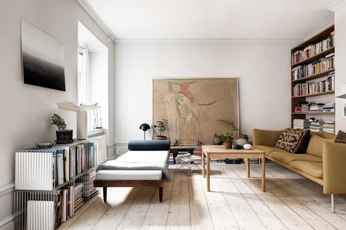 living room with daybed