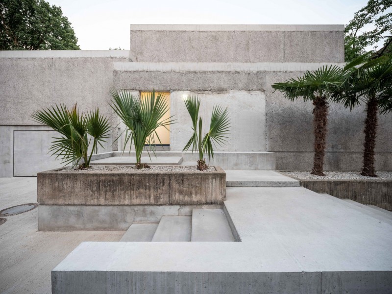 Casa Morgana. J. Mayer H has completed a private residence with "box in box" concrete volumes in Northern Germany.